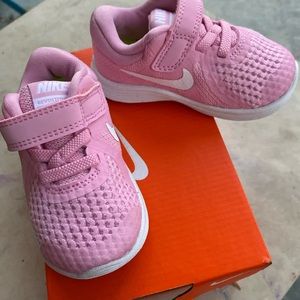 Nike toddler size 5 shoes